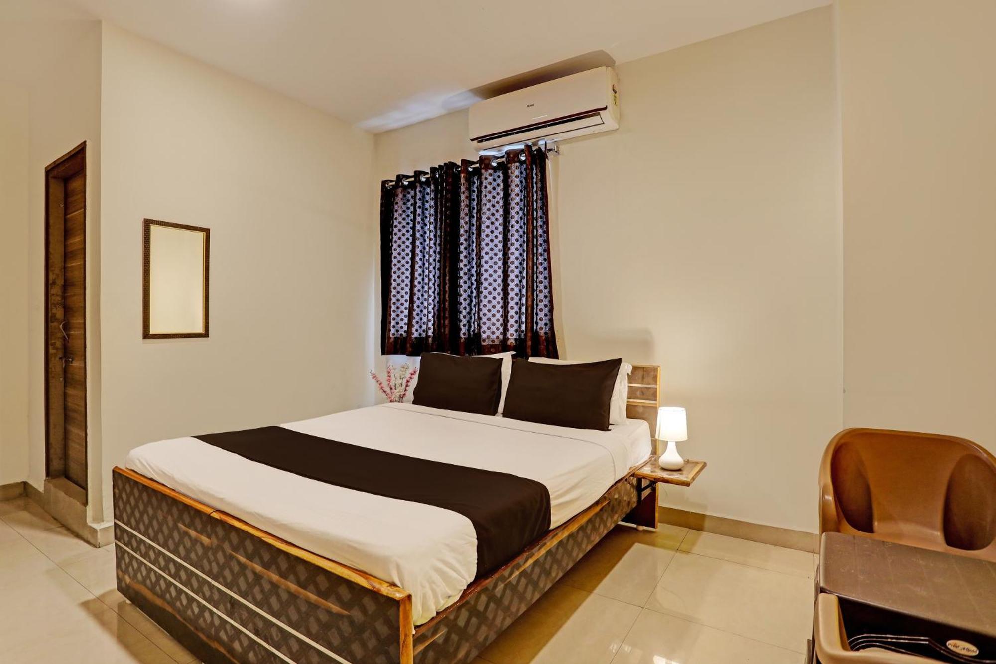 Capital O Saharsh Grand Near Shilparamam Hyderabad Exteriör bild