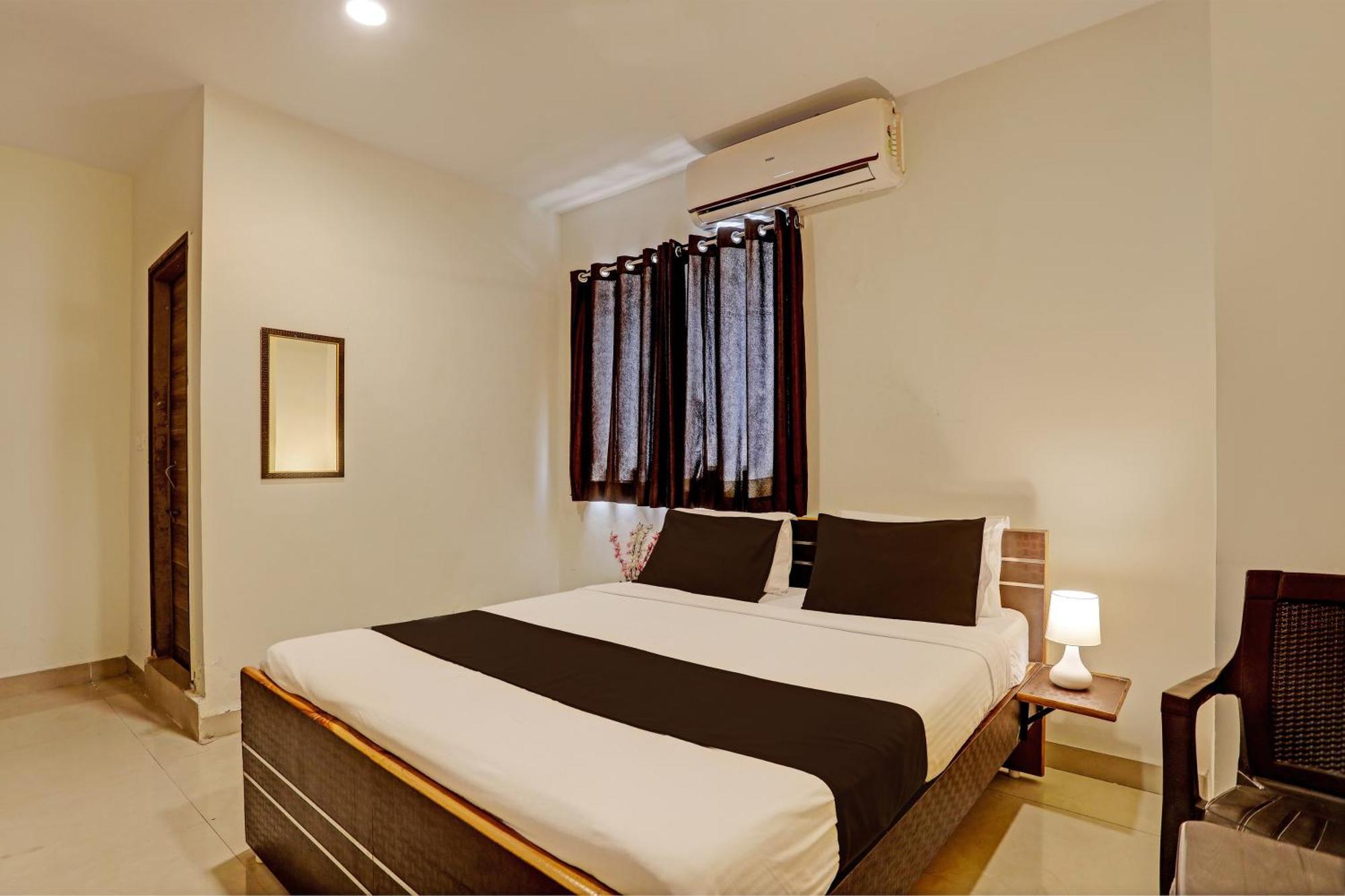 Capital O Saharsh Grand Near Shilparamam Hyderabad Exteriör bild