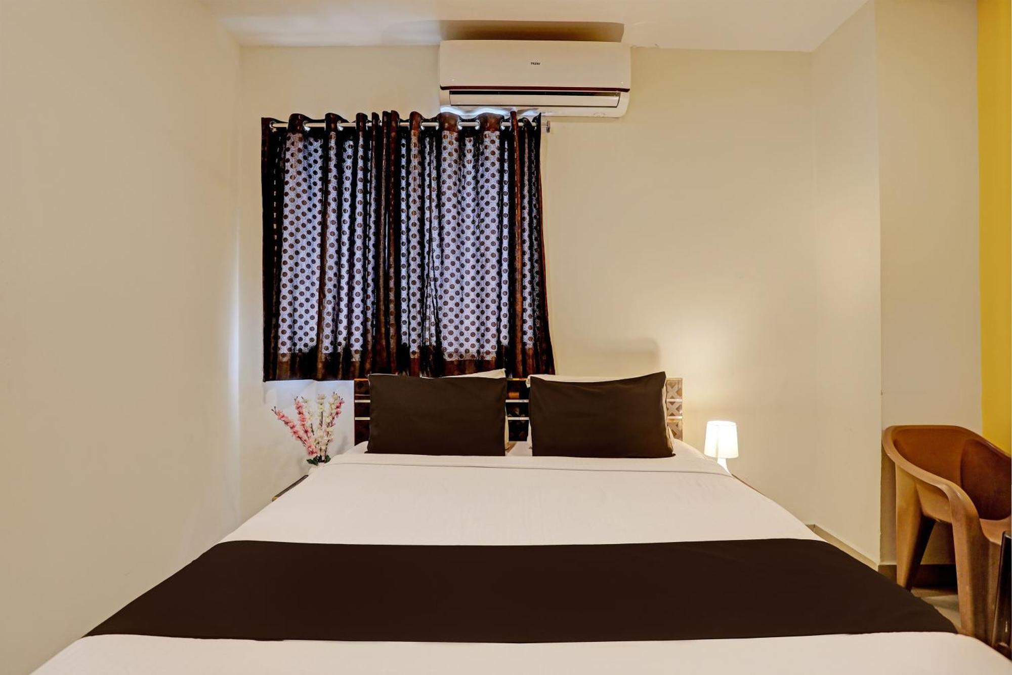 Capital O Saharsh Grand Near Shilparamam Hyderabad Exteriör bild