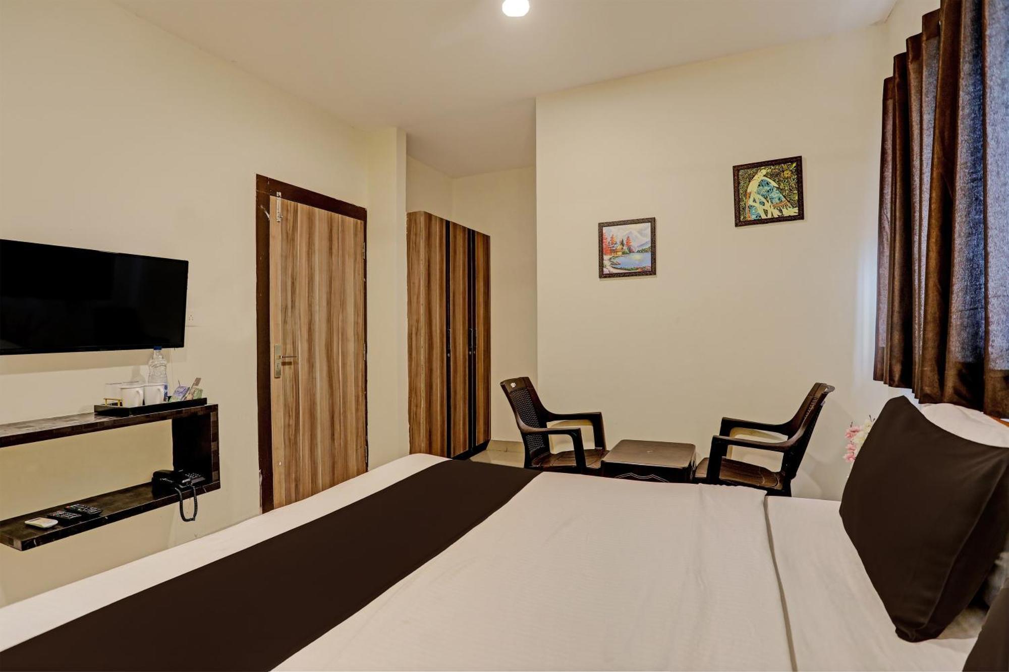 Capital O Saharsh Grand Near Shilparamam Hyderabad Exteriör bild